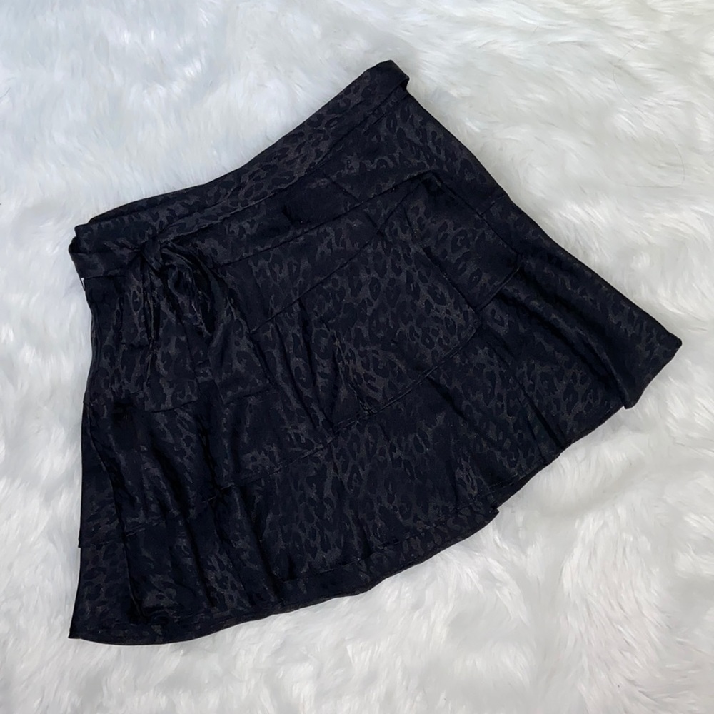 🆕 FOREVER 21 black leopard skater skirt M